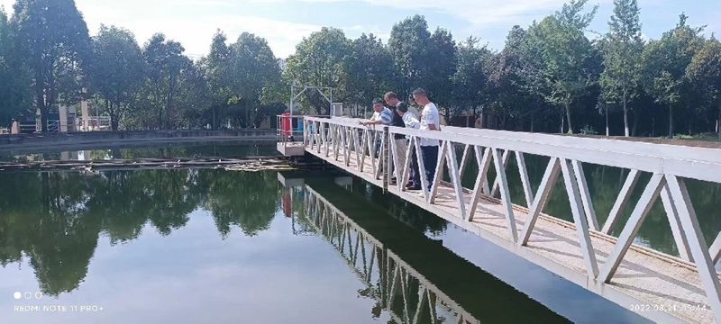 中交二航局领导考察我司几年前建成并投入运营的“昆明捞鱼河4.5万吨/天水质净化厂”。